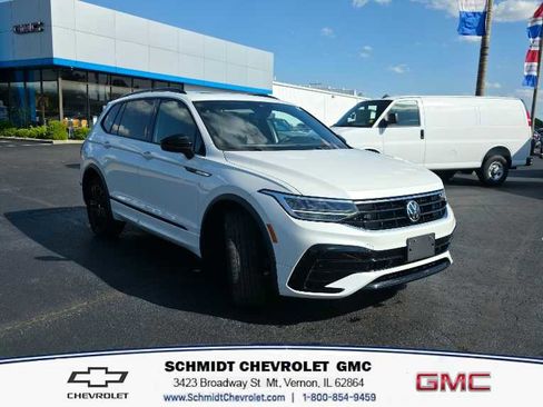 Used 2022 Volkswagen Tiguan SE R-Line AWD/4WD image 3
