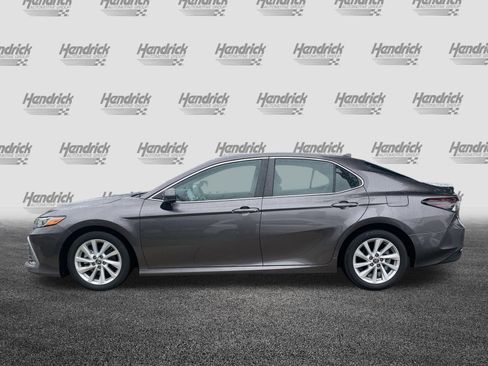 Used 2022 Toyota Camry LE image 7