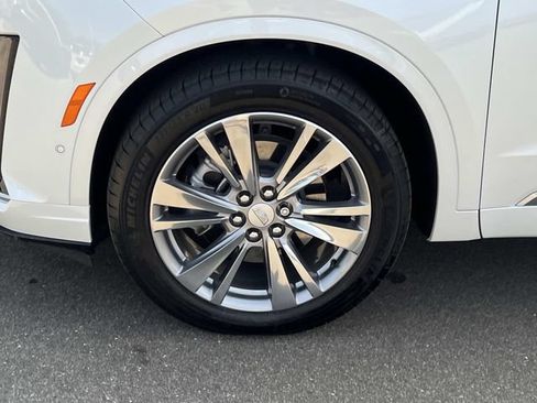 Certified 2024 Cadillac XT6 Premium Luxury w/ Technology Package AWD/4WD image 8