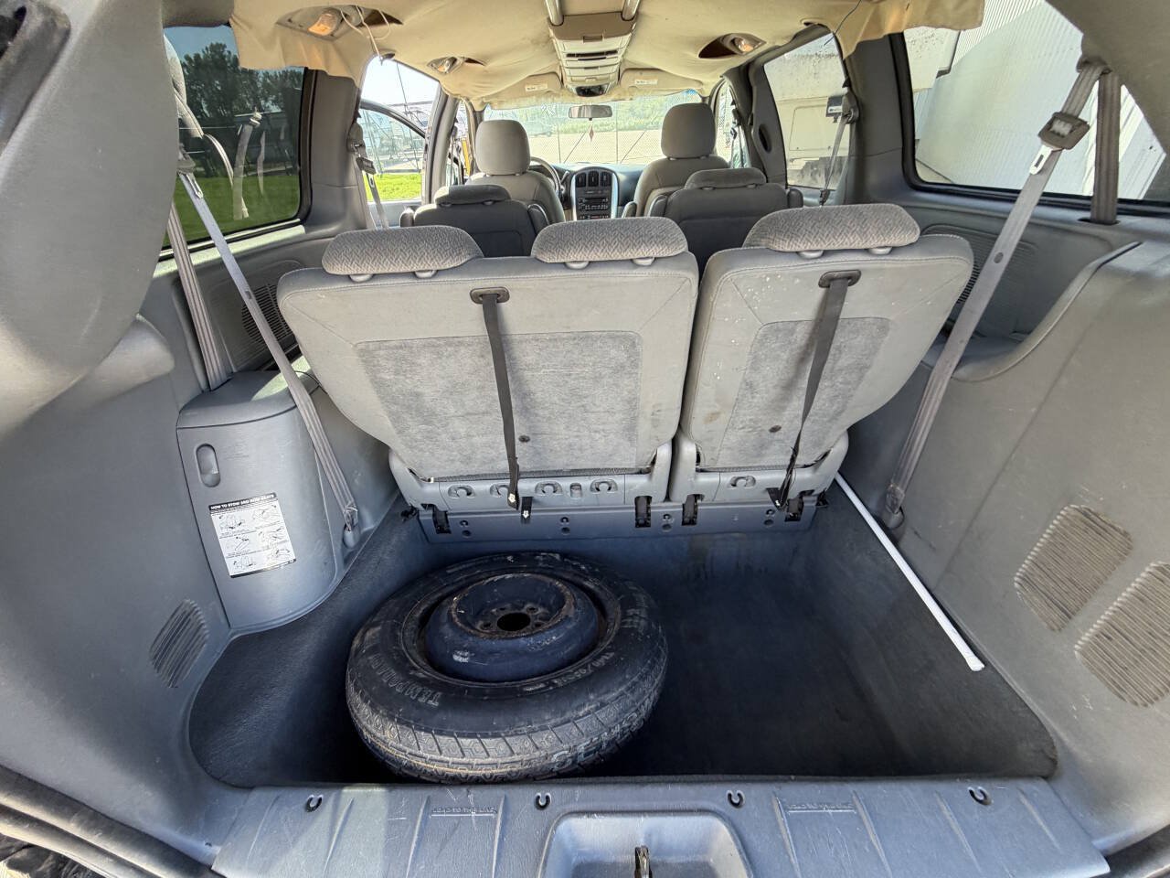 Used 2005 Chrysler Town & Country Touring FWD image 16