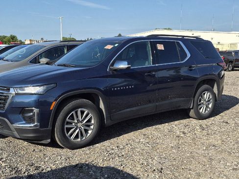 Used 2023 Chevrolet Traverse LT FWD image 1