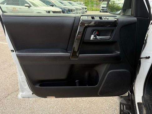 Used 2016 Toyota 4Runner 4WD image 7