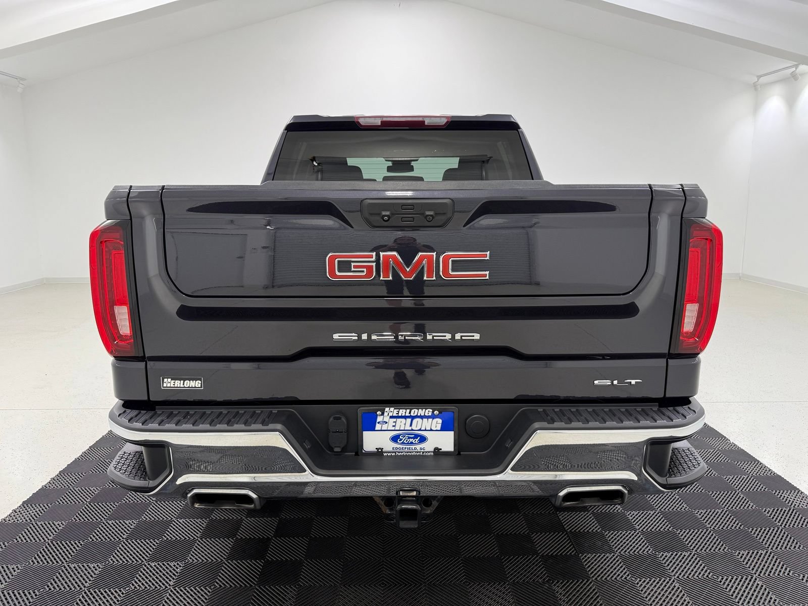 Used 2023 GMC Sierra 1500 SLT w/ SLT Premium Package AWD/4WD image 5
