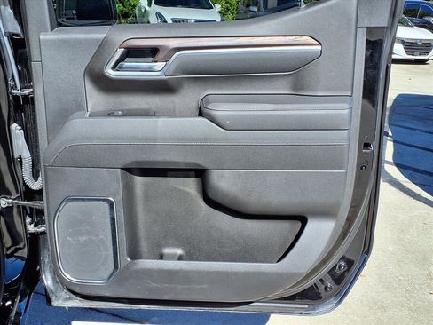 Used 2025 GMC Sierra 1500 SLT image 14
