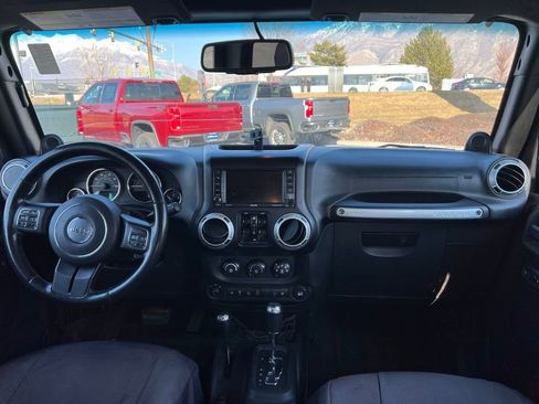 Used 2014 Jeep Wrangler Unlimited Sahara w/ Connectivity Group image 24