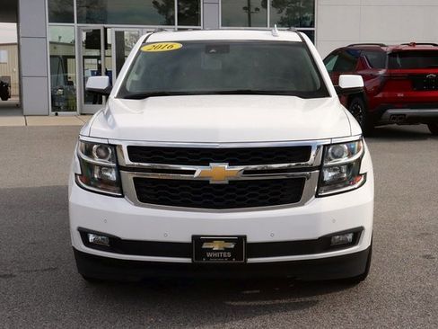 Used 2016 Chevrolet Suburban LT image 2