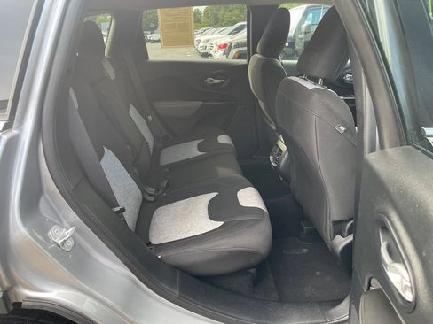 Used 2014 Jeep Cherokee Latitude AWD/4WD image 18