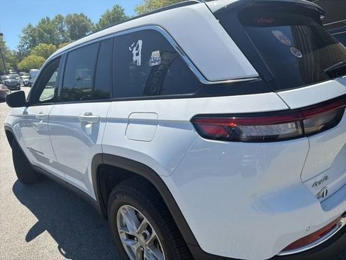 Used 2024 Jeep Grand Cherokee Laredo X image 22