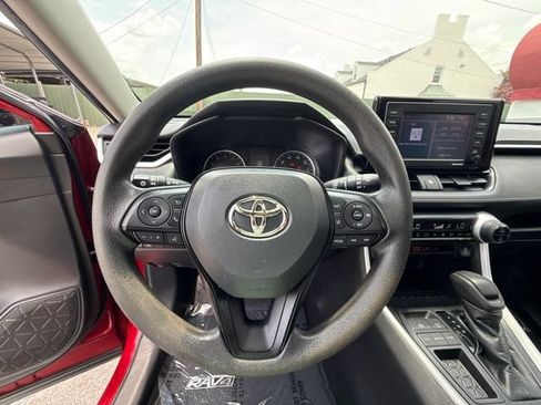 Used 2021 Toyota RAV4 XLE w/ Convenience Package FWD image 7