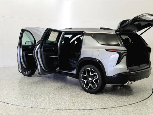New 2026 Chevrolet Traverse High Country FWD image 11