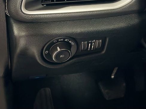 New 2026 Chrysler Pacifica Select image 11