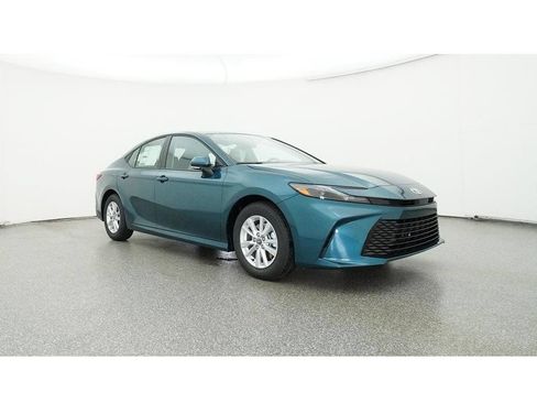 Used 2025 Toyota Camry LE FWD image 35