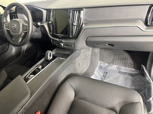 Used 2024 Volvo XC60 B5 Core image 11