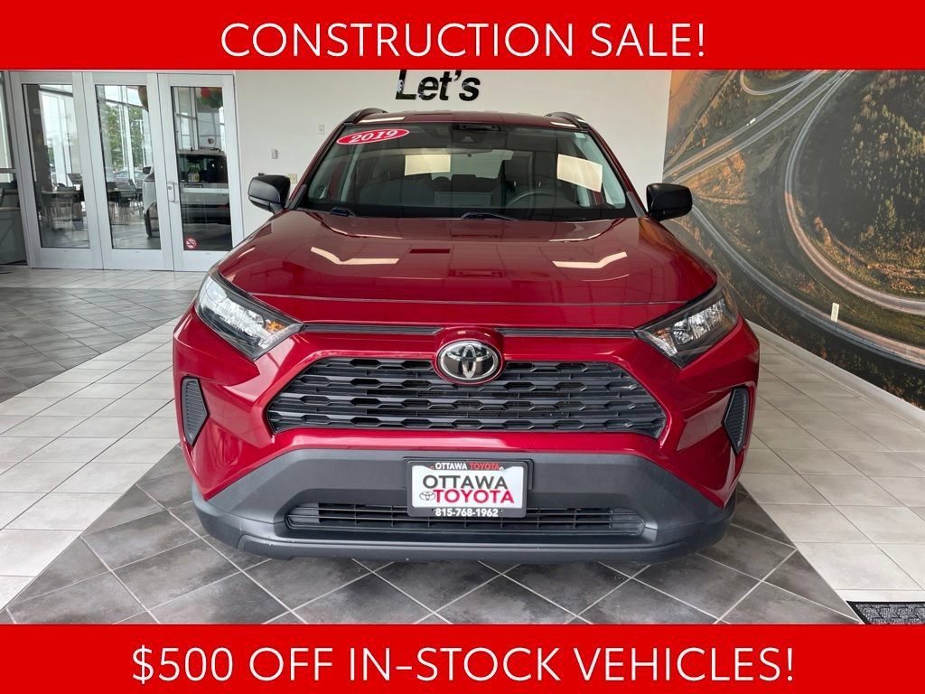 Used 2019 Toyota RAV4 LE AWD/4WD image 3
