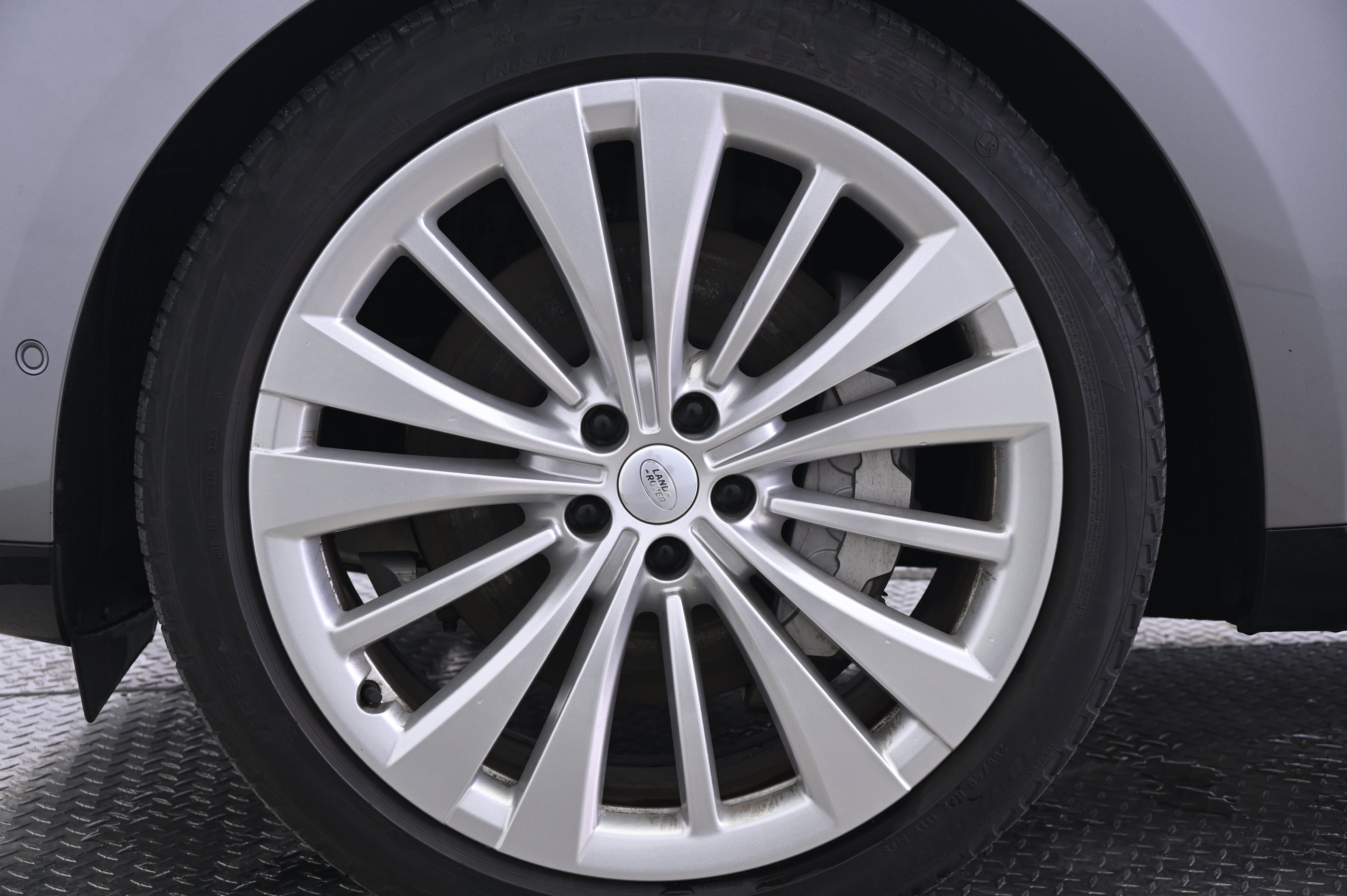 Used 2024 Land Rover Range Rover SE AWD/4WD image 11