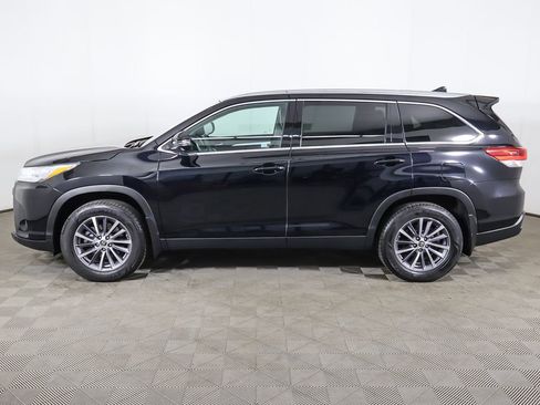 Used 2019 Toyota Highlander XLE AWD/4WD image 19
