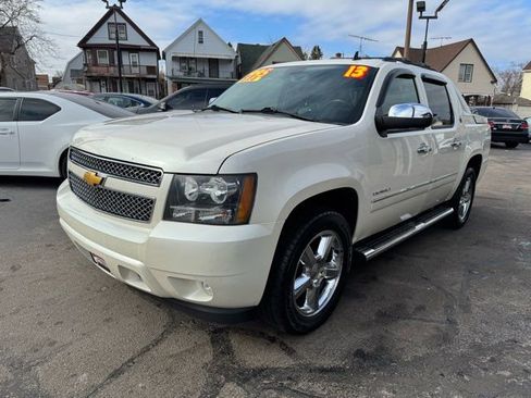 Used 2013 Chevrolet Avalanche LTZ image 3