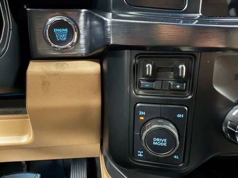 Used 2025 Ford F350 Lariat w/ Chrome Package image 25