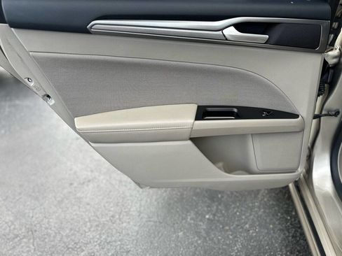 Used 2017 Ford Fusion SE image 15