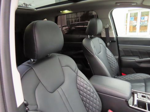 Used 2023 Kia Sorento SX image 32