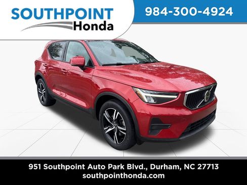 Used 2023 Volvo XC40 B5 Core w/ Convenience Package AWD/4WD image 1