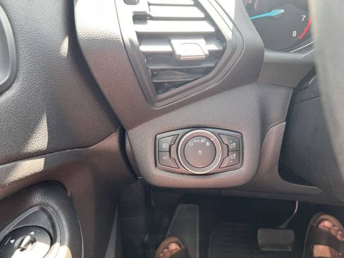 Used 2017 Ford Escape SE w/ SE Cold Weather Package AWD/4WD image 14