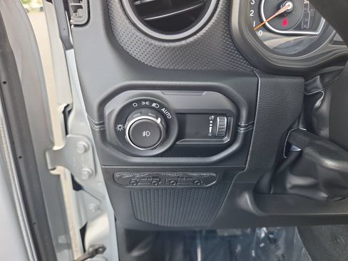 Used 2024 Jeep Wrangler Unlimited Rubicon AWD/4WD image 34