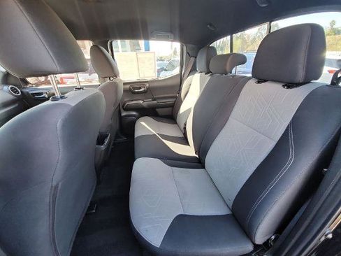 Used 2022 Toyota Tacoma TRD Sport w/ Technology Package image 23