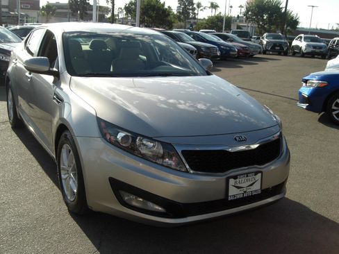 Used 2013 Kia Optima LX FWD image 2