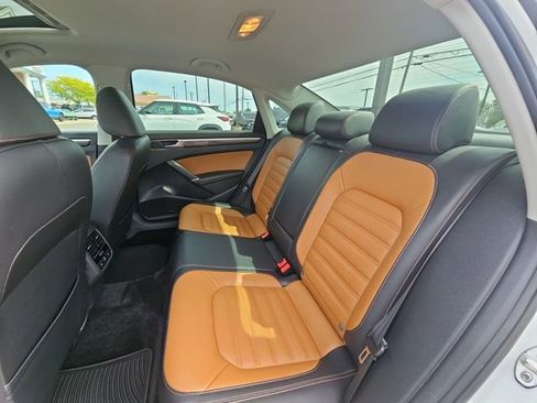 Used 2018 Volkswagen Passat 2.0T SEL Premium FWD image 27