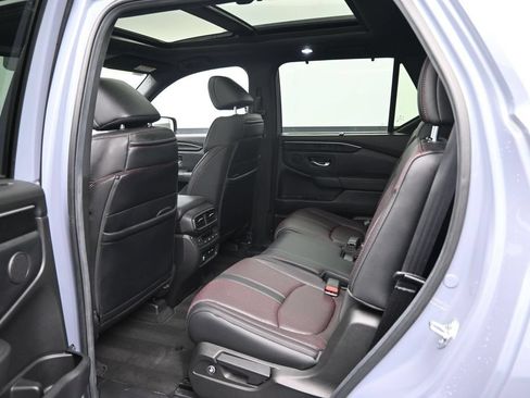 Used 2025 Honda Pilot Black Edition image 19
