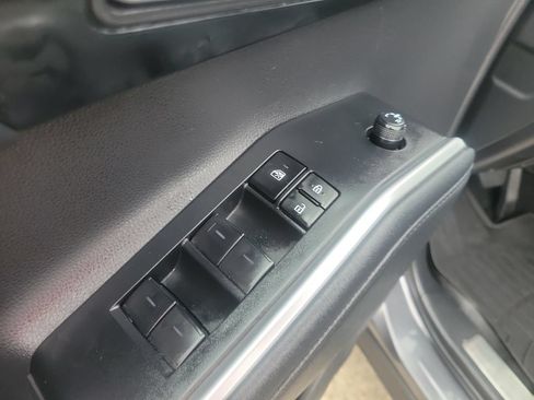 Used 2024 Toyota Highlander XLE FWD image 14