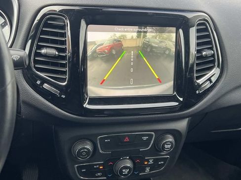 Used 2018 Jeep Compass Limited AWD/4WD image 9