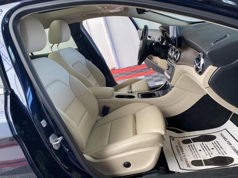 Used 2018 Mercedes-Benz GLA 250 4MATIC image 9