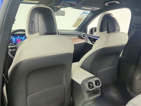 Used 2025 Mercedes-Benz GLC 350e 4MATIC w/ AMG Line image 33