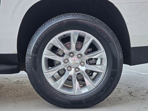 Used 2023 Chevrolet Suburban Premier image 28