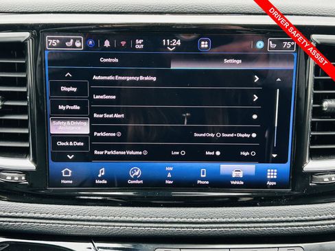 Used 2023 Chrysler Pacifica Limited image 9