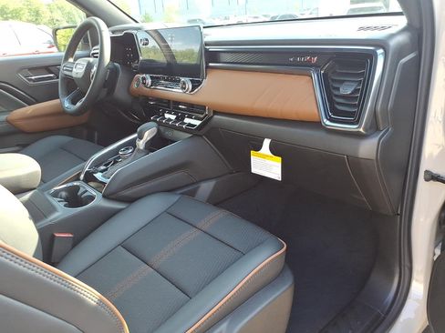 New 2026 GMC Canyon AT4 w/ Technology Plus Package AWD/4WD image 9