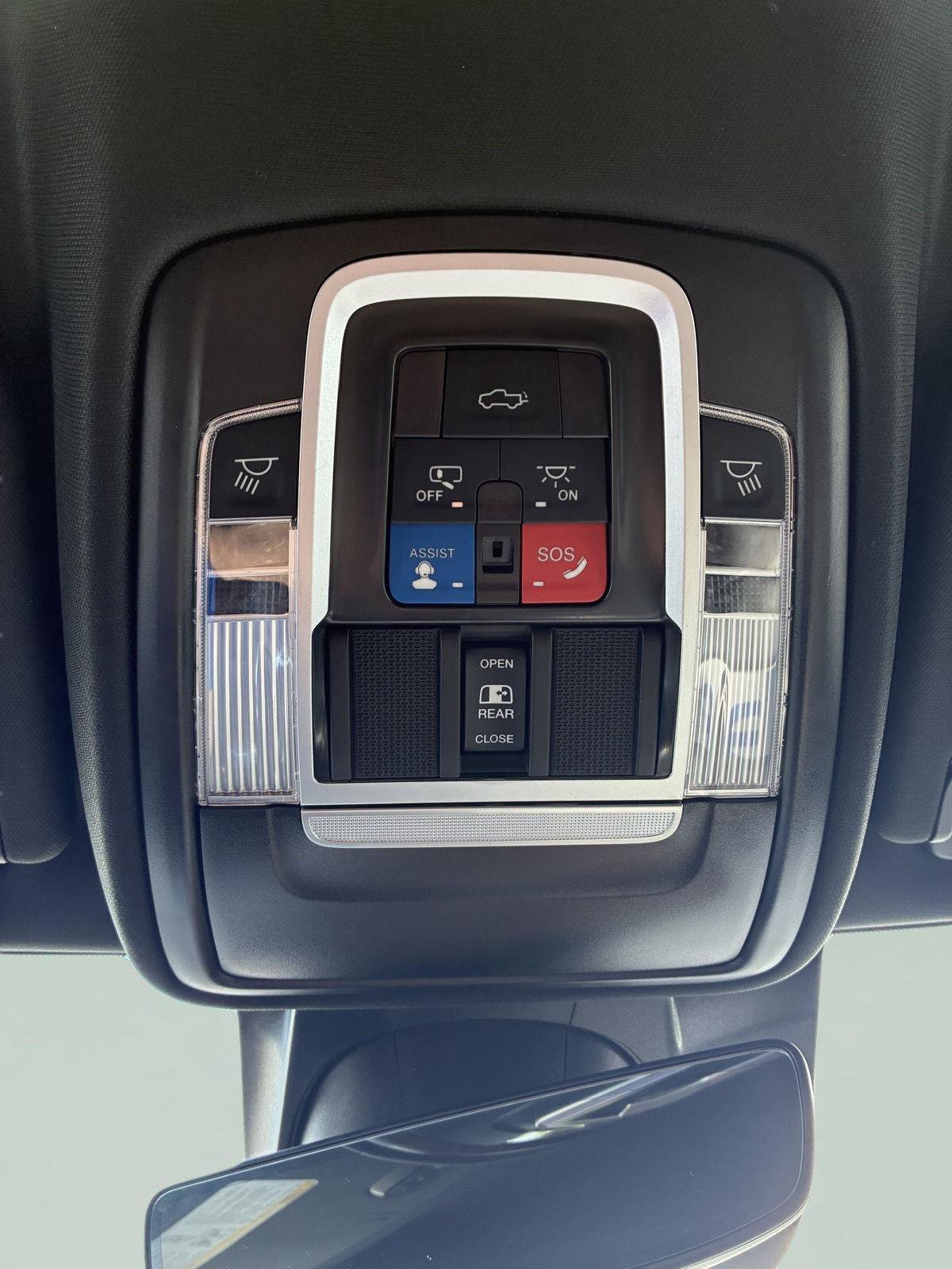 Used 2024 RAM 1500 Laramie AWD/4WD image 30