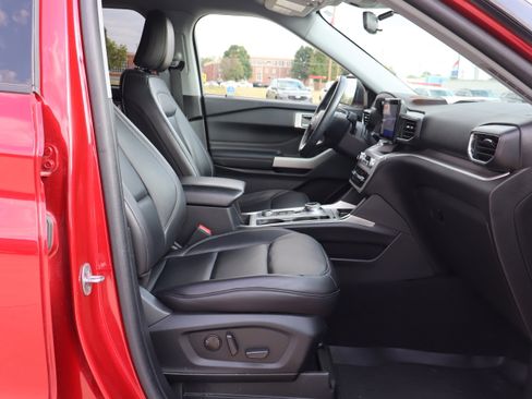 Used 2023 Ford Explorer XLT w/ Equipment Group 202A image 15