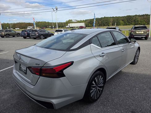 Used 2024 Nissan Altima 2.5 SV image 5
