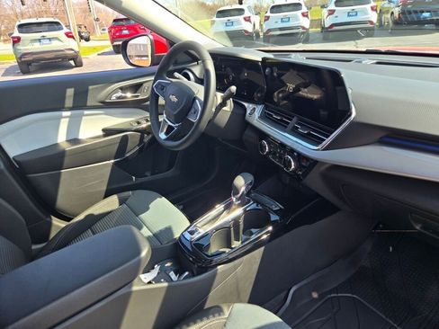 New 2026 Chevrolet Trax LT w/ Driver Confidence Package image 5