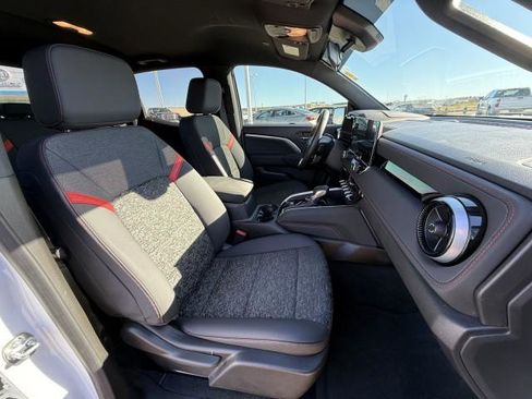 Used 2024 Chevrolet Colorado Z71 image 28