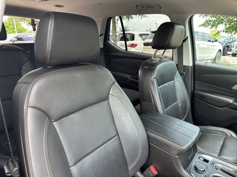 Used 2021 Chevrolet Traverse RS FWD image 36