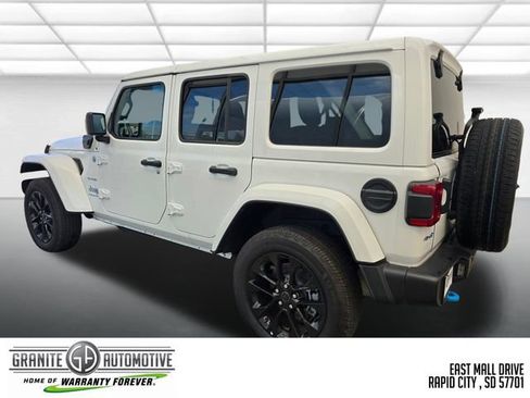 Used 2024 Jeep Wrangler Unlimited Sahara AWD/4WD image 4