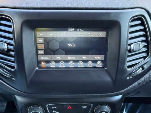 Used 2019 Jeep Compass Latitude w/ Popular Equipment Group image 40