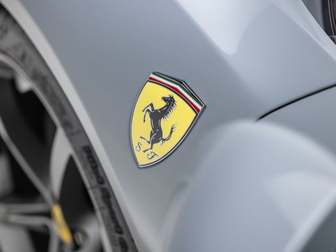 Used 2024 Ferrari SF90 Spider image 45