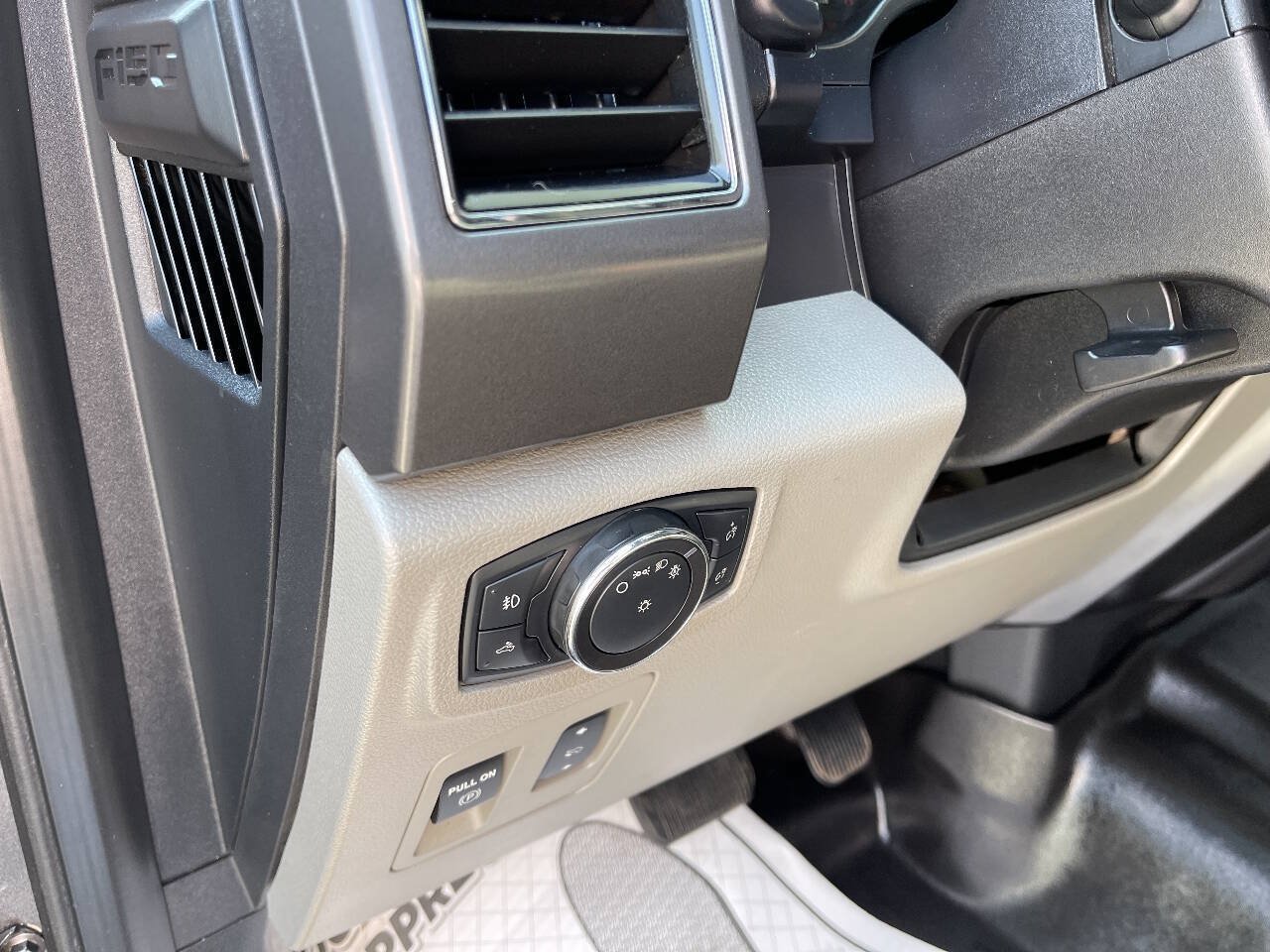 Used 2018 Ford F150 XLT w/ Equipment Group 302A Luxury AWD/4WD image 13