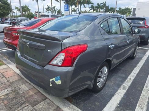 Used 2017 Nissan Versa SV FWD image 3
