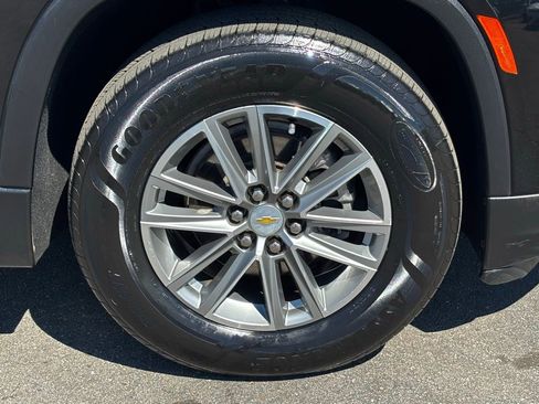Used 2023 Chevrolet Traverse LT image 28